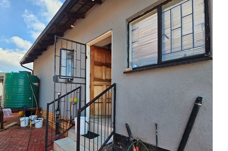 2 Bedroom Property for Sale in Tlhabane West North West